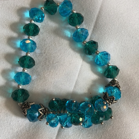 Bundle of bracelet & earrings plus bead necklace, bead bracelet and brooch - Picture 3 of 11